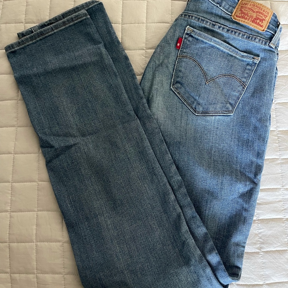 Levi’s light wash jeans
